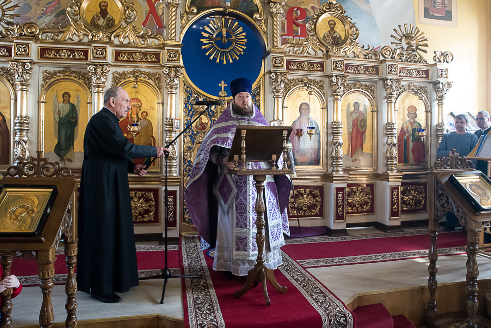 В Неделю Крестопоклонную митрополит Серафим совершил литургию в нашем храме