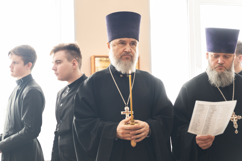  Протоиерей Александр Филиппов сослужил Митрополиту Серафиму за великопостным богослужением в храме во имя святителя Иннокентия Иркутского при духовной семинарии