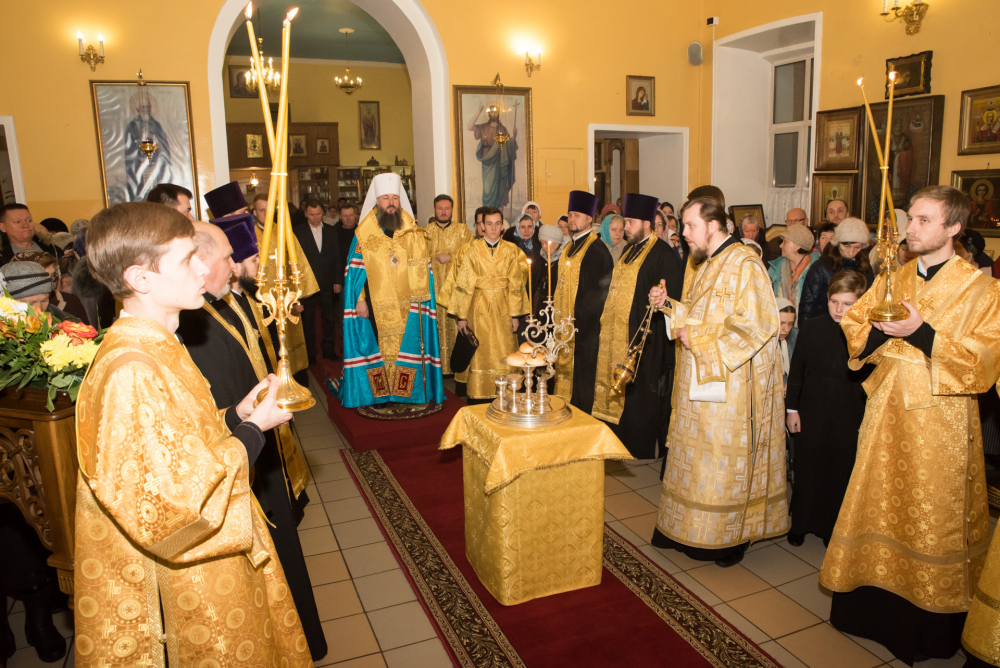 В канун престольного праздника митрополит Серафим возглавил всенощное бдение в нашем храме