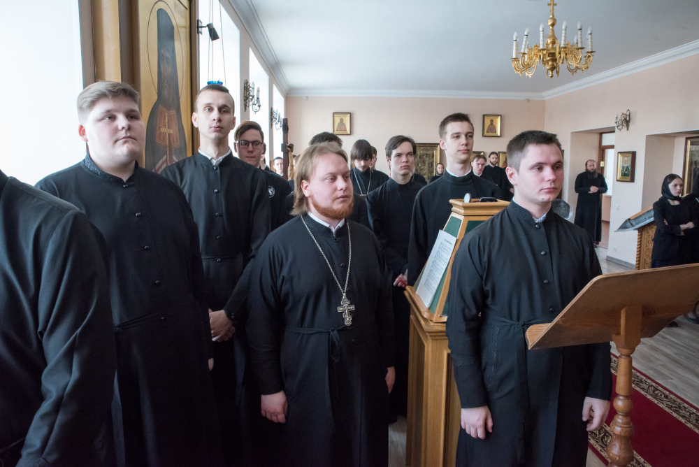 В понедельник первой седмицы Великого поста протоиерей Александр Филиппов сослужил митролиту Серафиму за великопостным богослужением в храме во имя святителя Иннокентия Иркутского при Пензенской духовной семинарии
