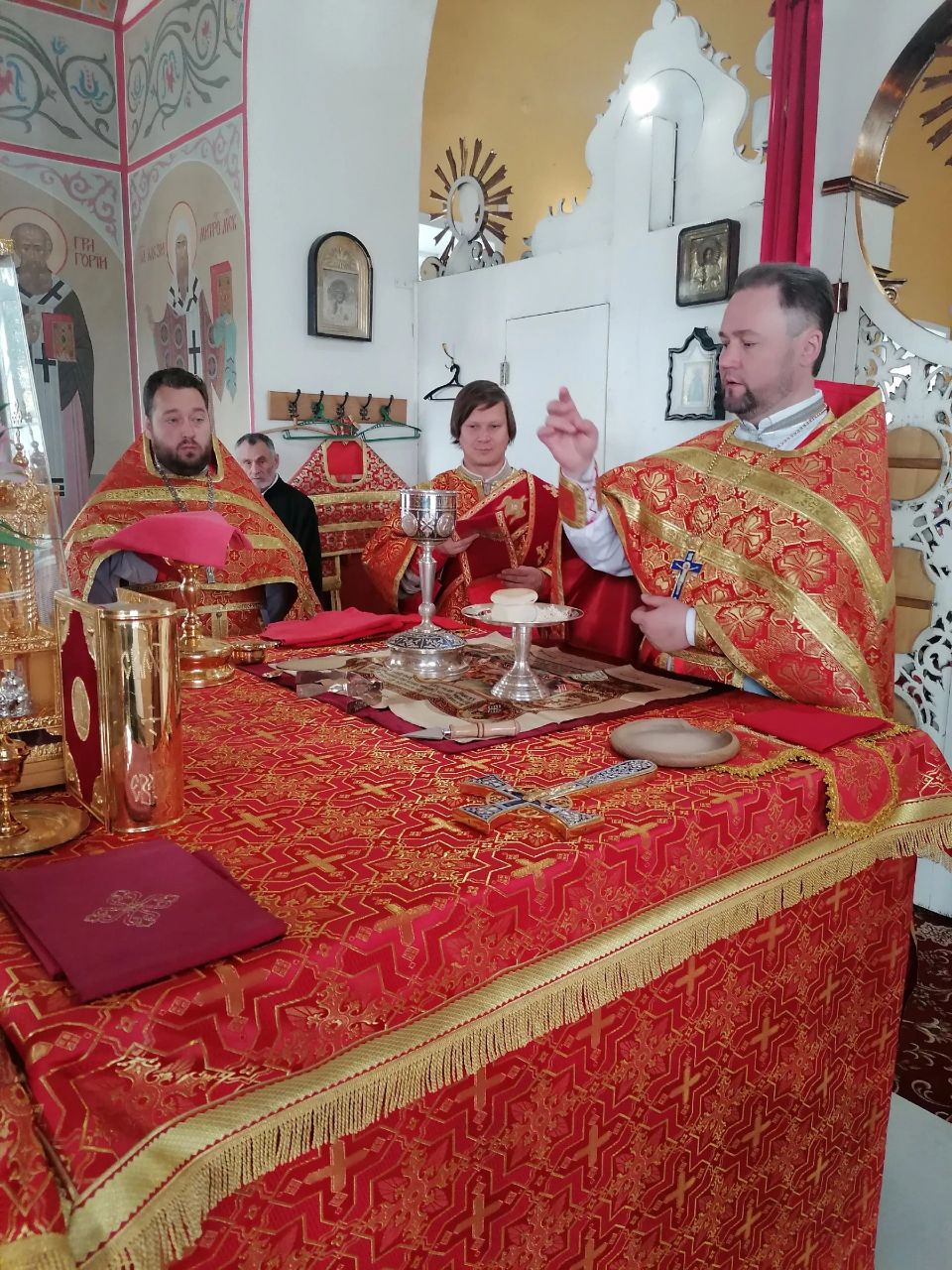 Празднование Воздвижения Животворящего Креста Господня 