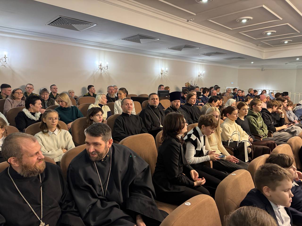 Делегация нашего храма участвовала в пленарном заседании XII Региональных Рождественских чтений