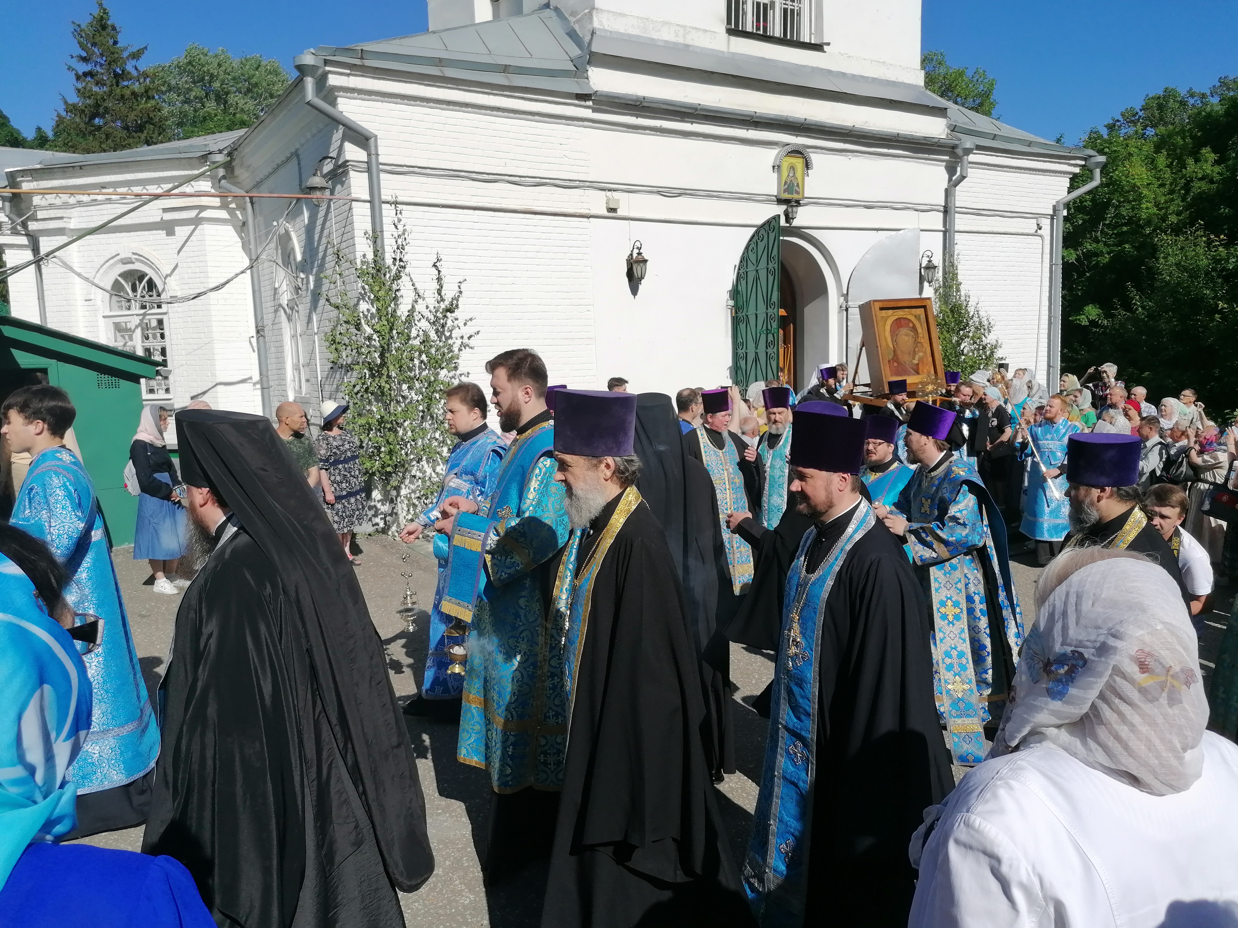 Клирики нашего храма приняли участие в перенесении чудотворной Казанской-Пензенской иконы Божией Матери в Спасский кафедральный собор