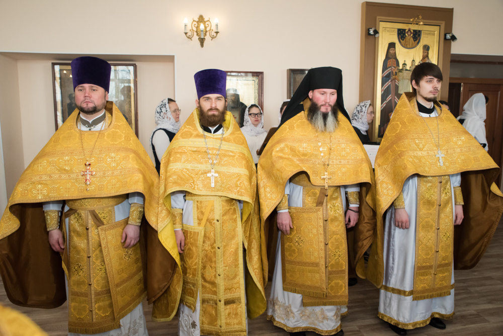 В день престольного праздника в Пензенской духовной семинарии митрополит Серафим наградил протоиерея Александра Филиппова Архиерейской благословенной грамотой