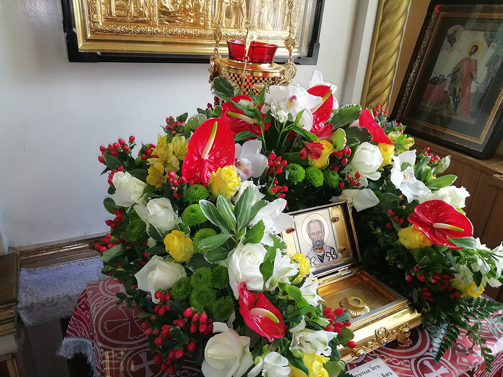Украшение цветами нашего храма