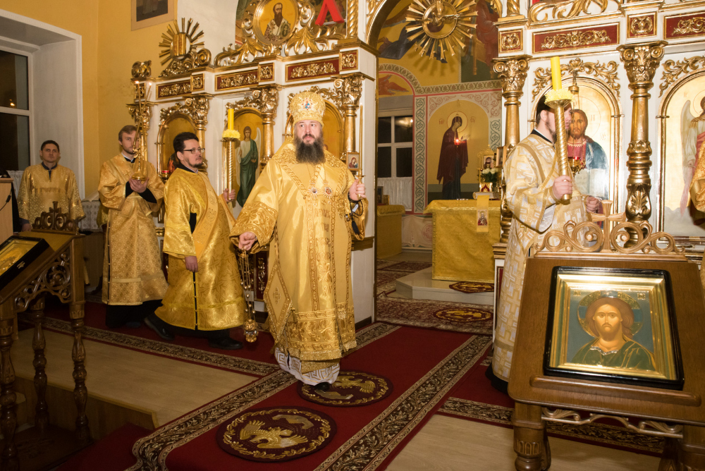 В канун престольного праздника митрополит Серафим возглавил всенощное бдение в нашем храме