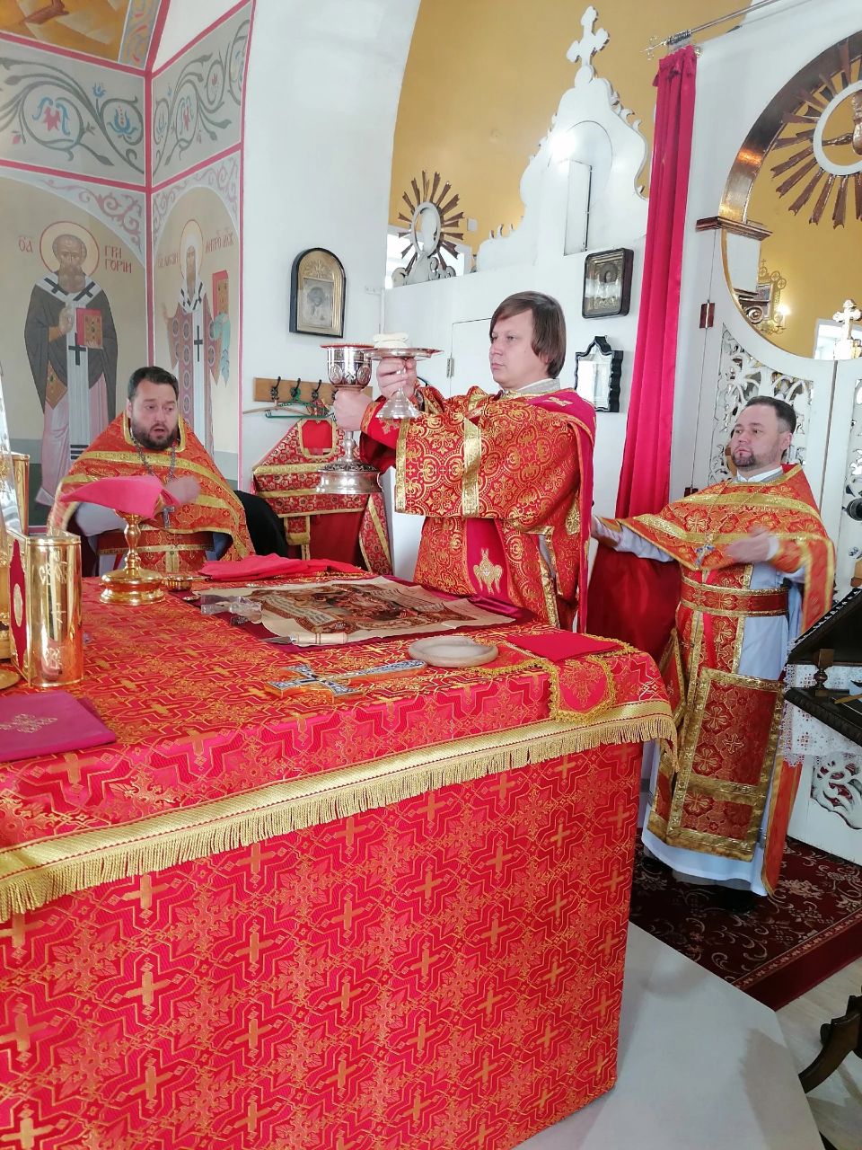 Празднование Воздвижения Животворящего Креста Господня 