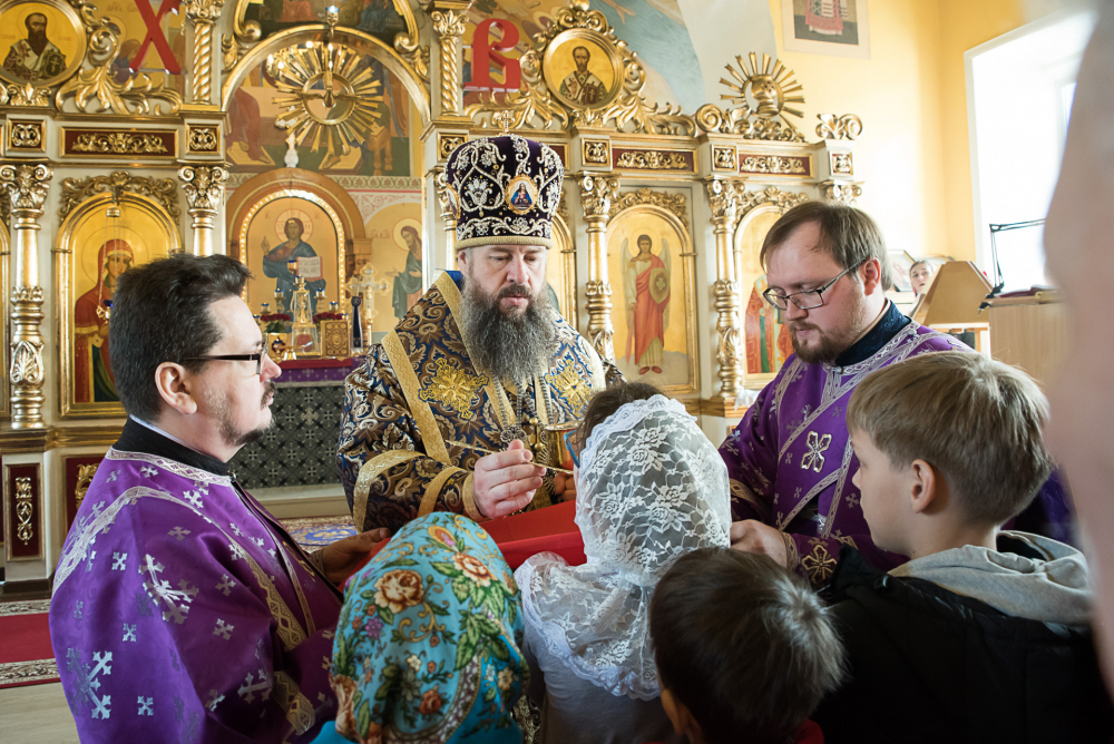 В Неделю Крестопоклонную митрополит Серафим совершил Литургию в нашем храме