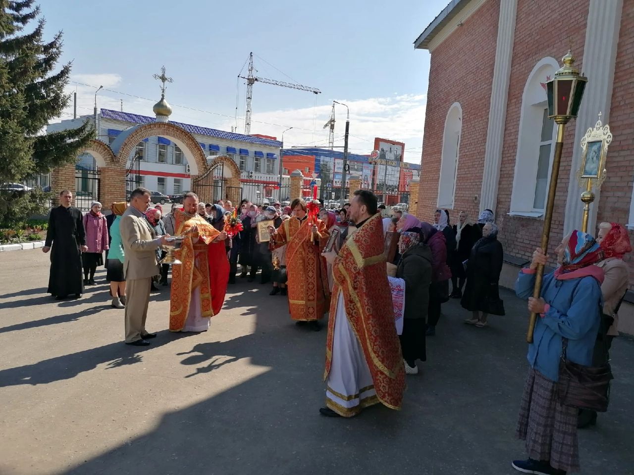  В пятницу  Светлой седмицы протоиерей Александр Филиппов совершил Божественную литургию