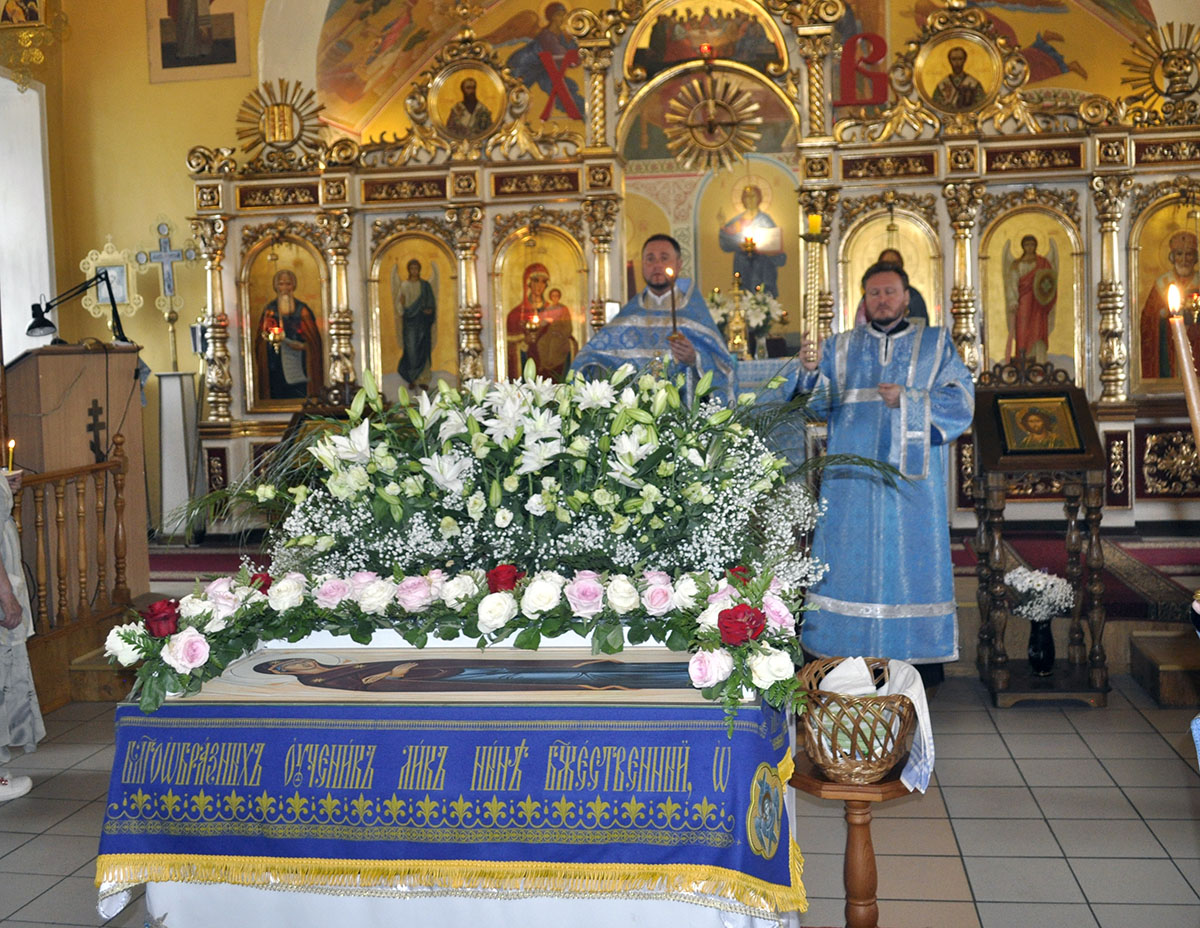 Всенощное бдение с чином Погребения Плащаницы Богородицы