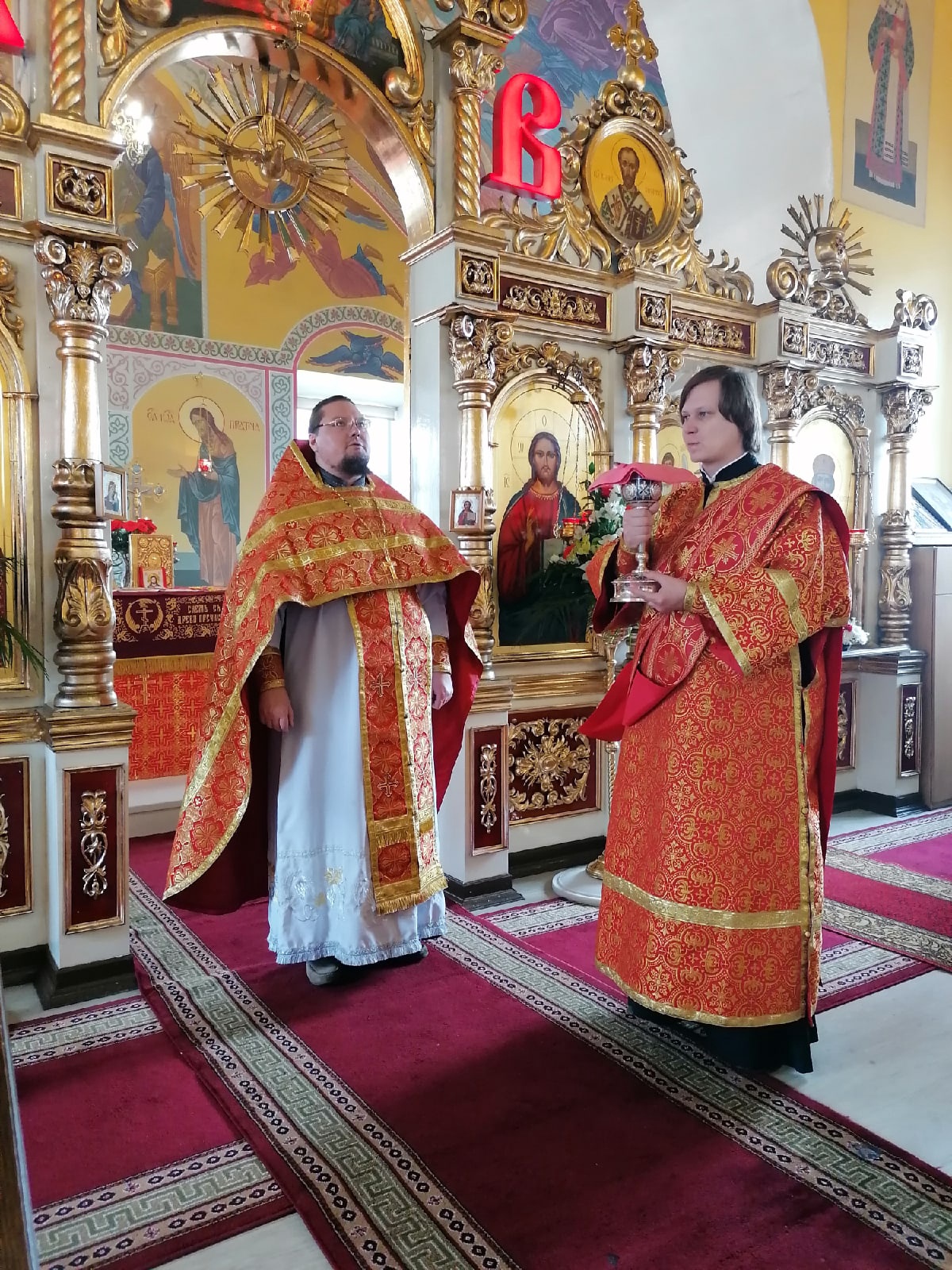 В понедельник Светлой седмицы протоиерей Александр Филиппов совершил Божественную литургию