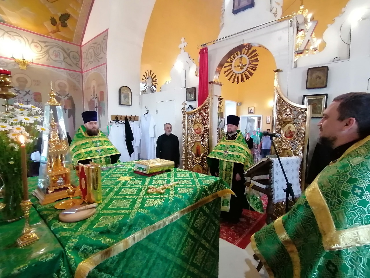 Всенощное бдение в канун праздника Троицы