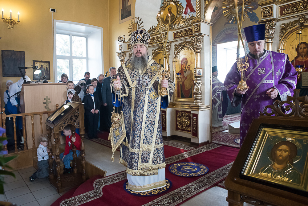 В Неделю Крестопоклонную митрополит Серафим совершил литургию в нашем храме