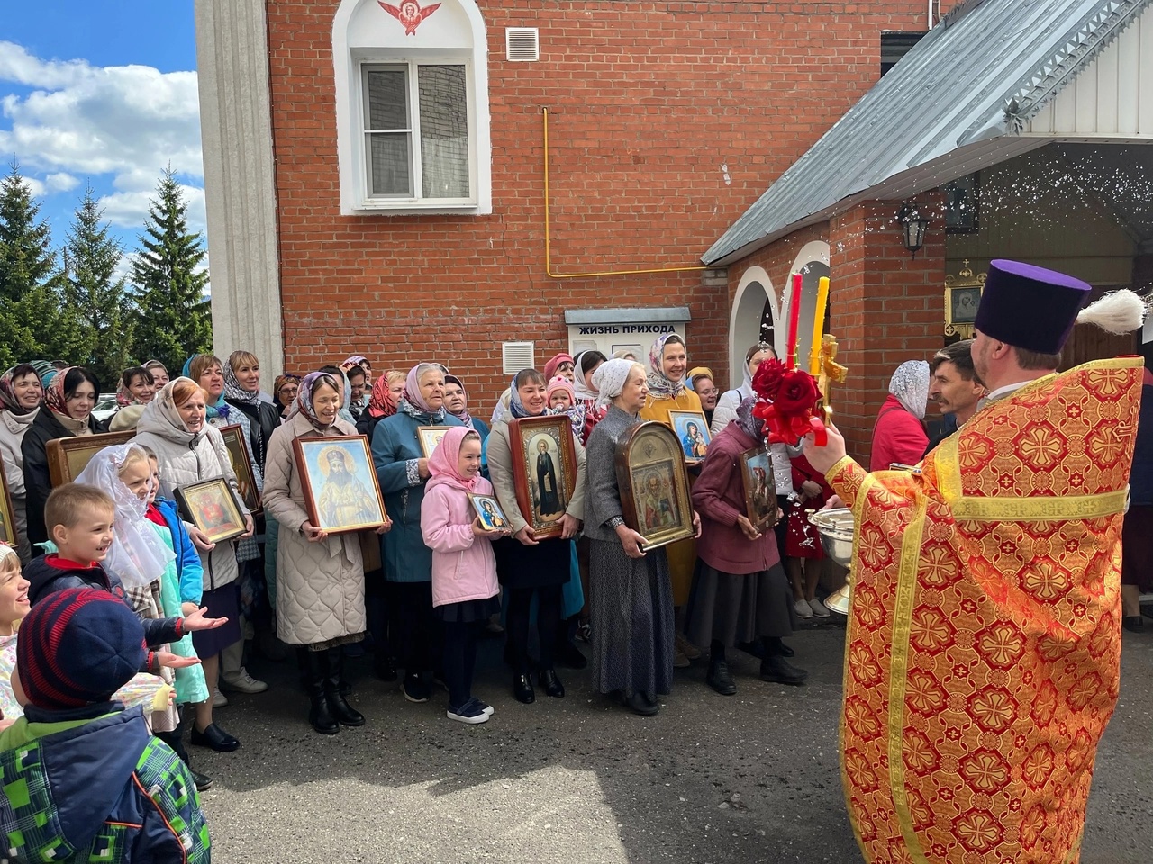 Богослужения в Неделю о расслабленном