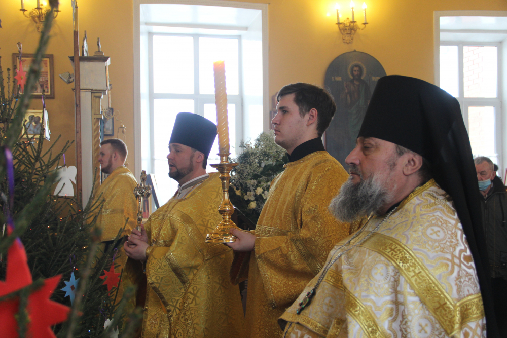 В Неделю по Рождестве Христовом митрополит Серафим совершил Литургию в нашем храме