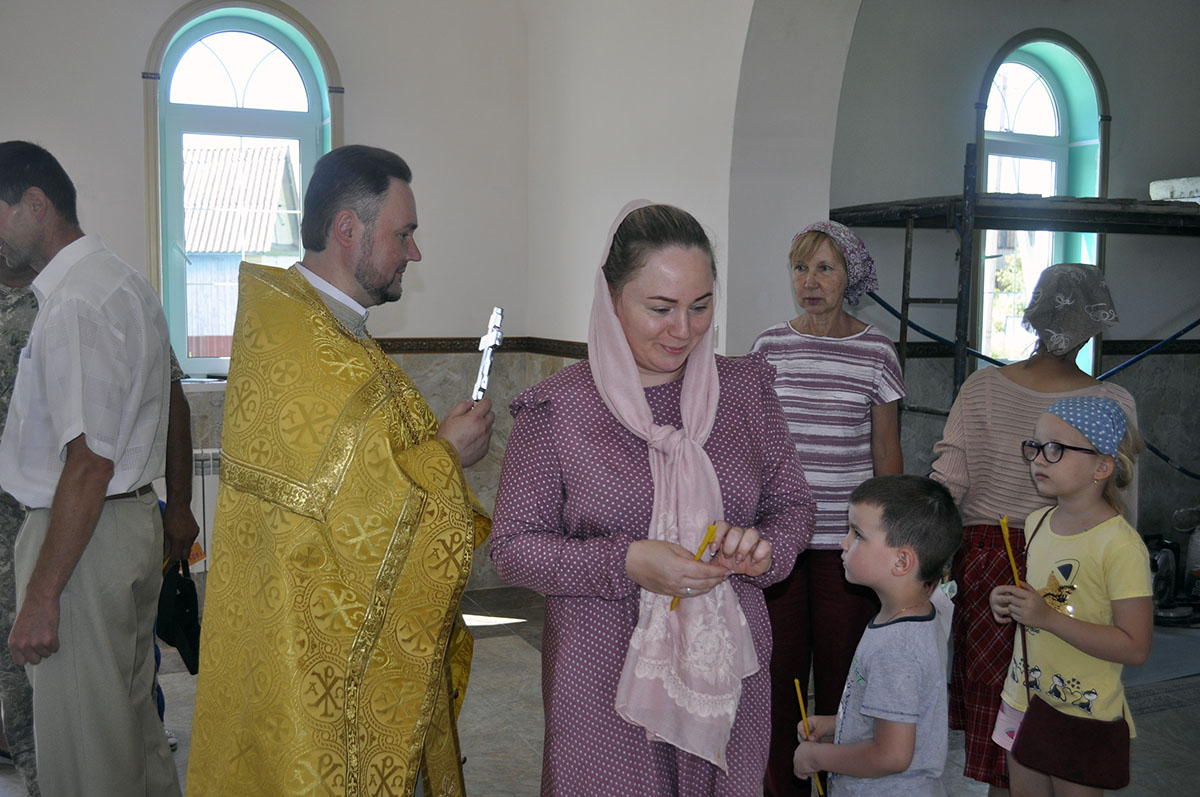 В строящемся храме в честь Святой Живоначальной Троицы в деревне Камайка был совершен водосвятный молебен