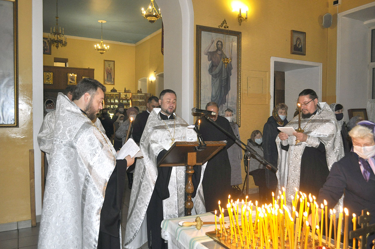 Заупокойное богослужение в канун Димитриевской родительской субботы