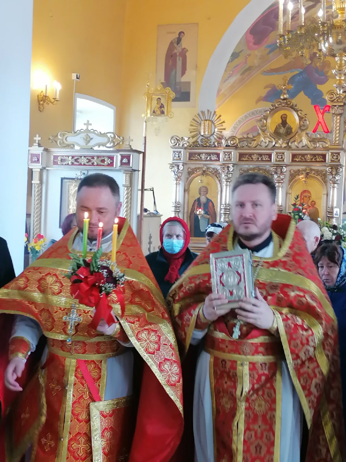  В четверг  Светлой седмицы протоиерей Александр Филиппов совершил Божественную литургию