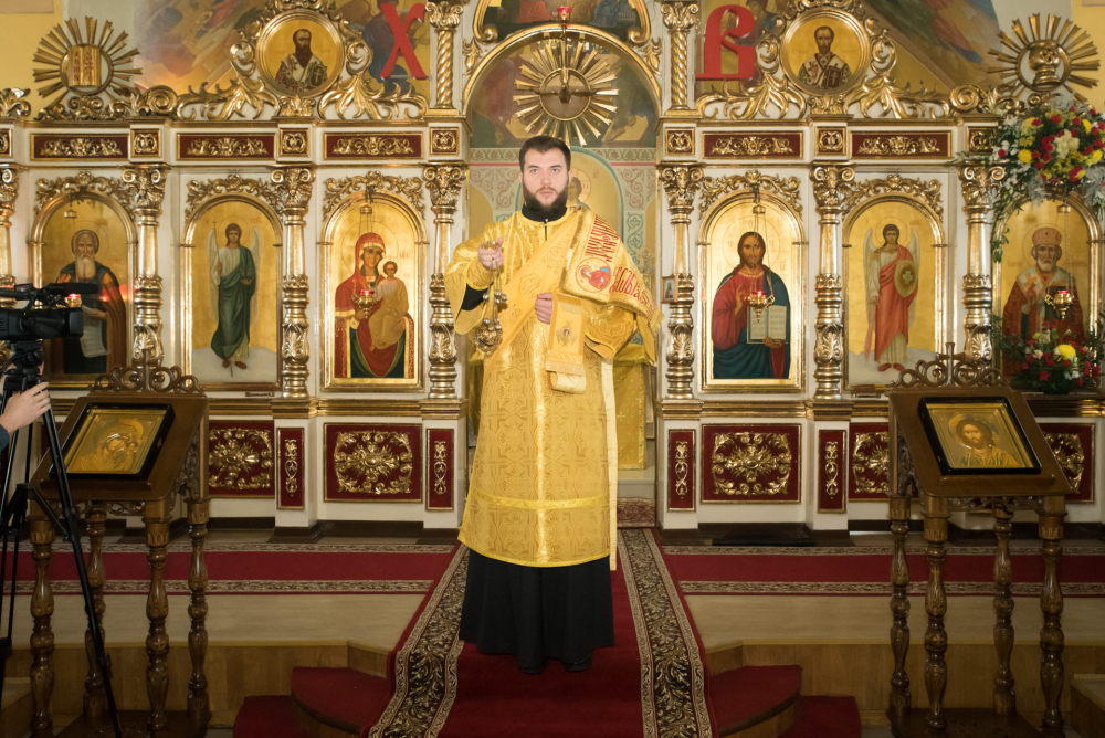 В день памяти святителя Николая Чудотворца митрополит Серафим совершил литургию в нашем храме