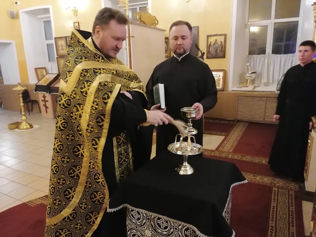 Иерей Сергий Карасёв освятил евхарестические сосуды