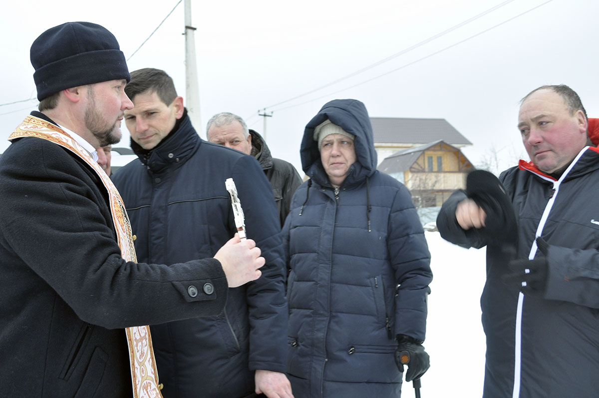 Протоиерей Александр Филиппов совершил великое освящение воды около строящегося храма Живоначальной Троицы в деревне Камайка