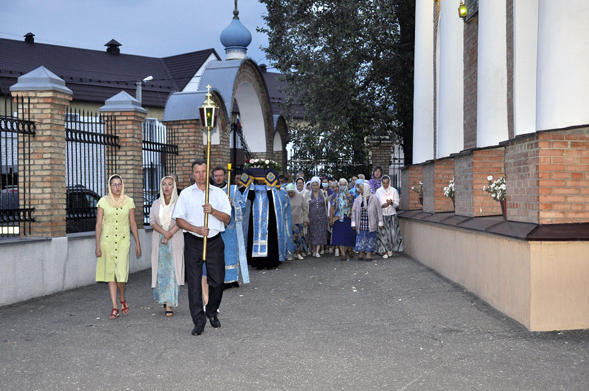 Всенощное бдение с чином Погребения Плащаницы Богородицы