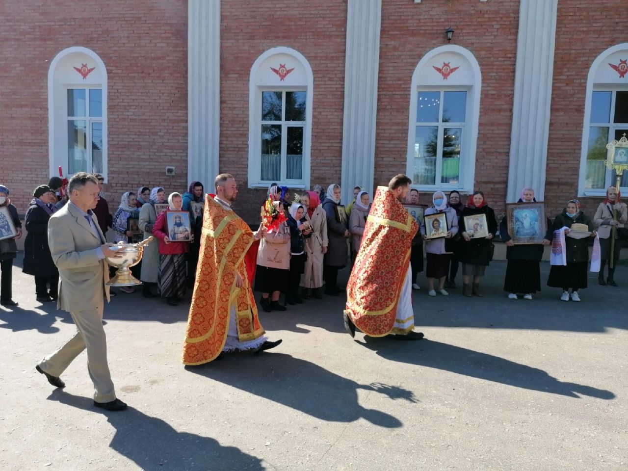  В пятницу  Светлой седмицы протоиерей Александр Филиппов совершил Божественную литургию