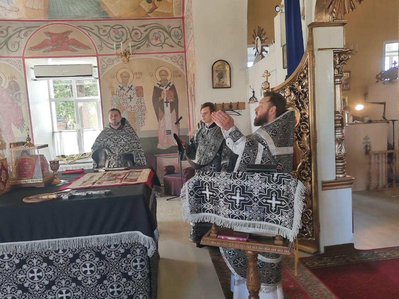 Протоиерей Антоний Шварёв совершил Божественную Литургию Преждеосвященных Даров