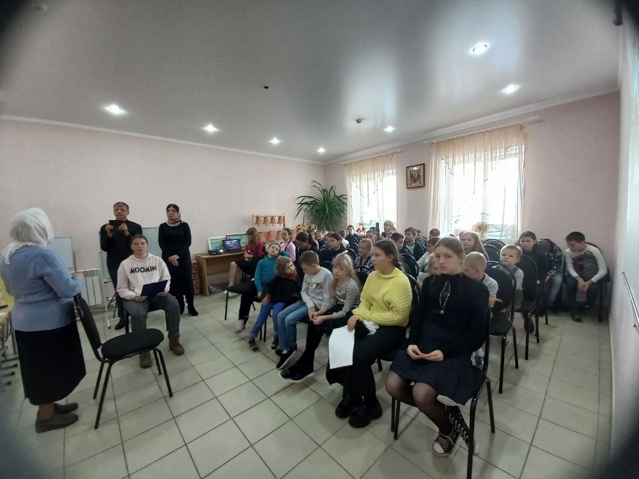 В воскресной школе состоялась встреча со старейшей сотрудницей епархиального управления