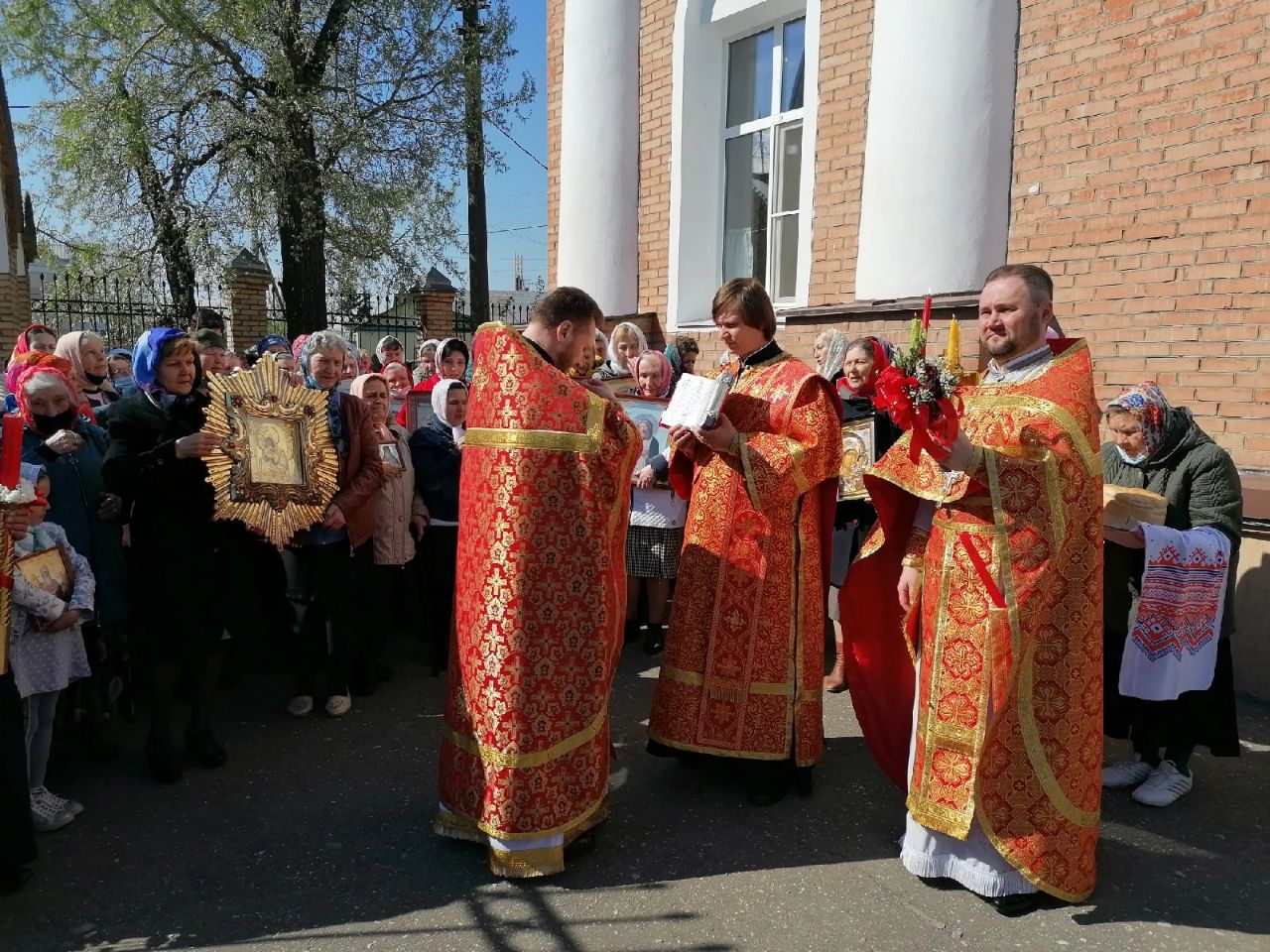  В пятницу  Светлой седмицы протоиерей Александр Филиппов совершил Божественную литургию