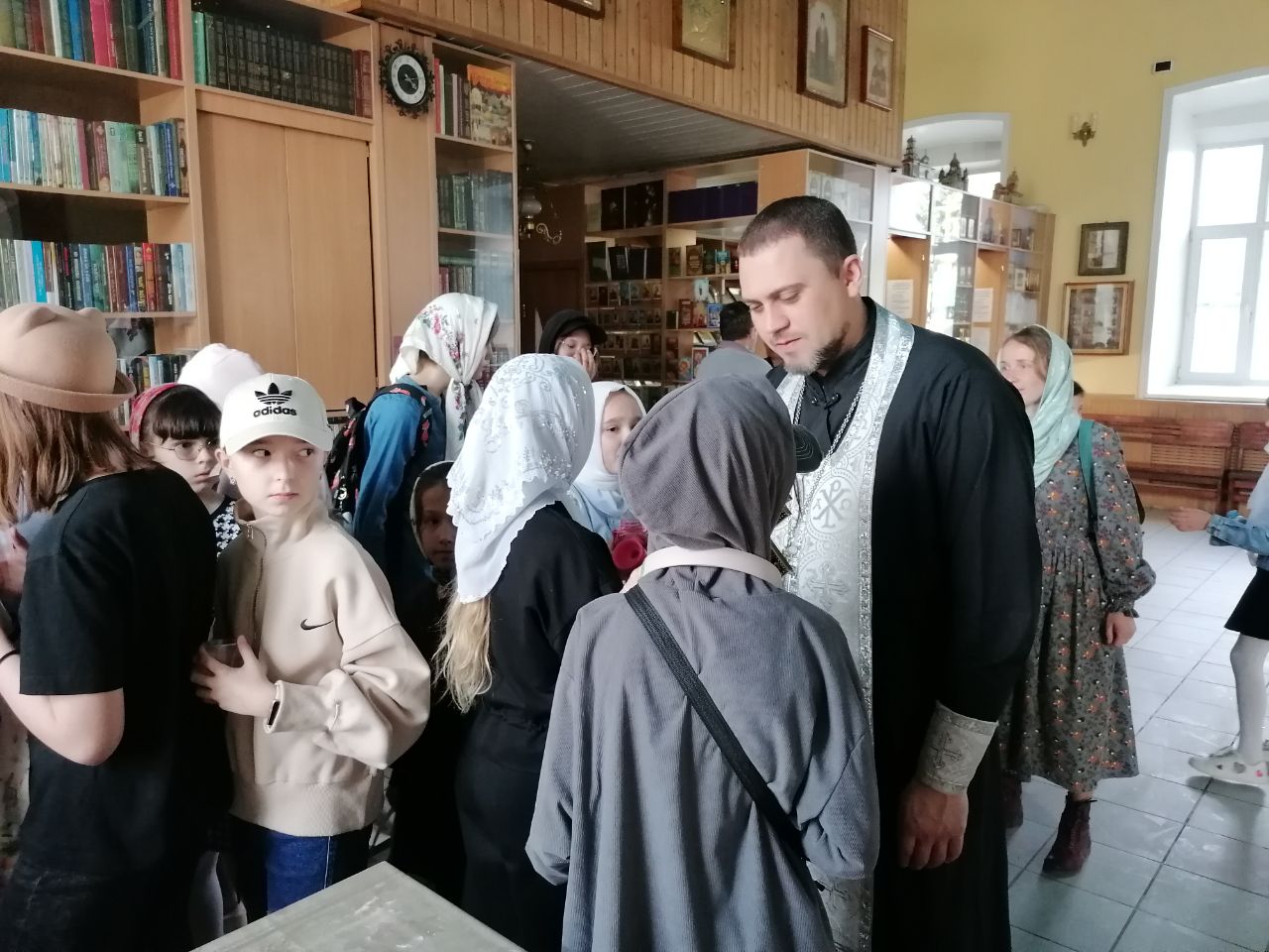 Иерей Владимир Журавлев встретился с воспитанниками детской школы искусств "Квинта" 