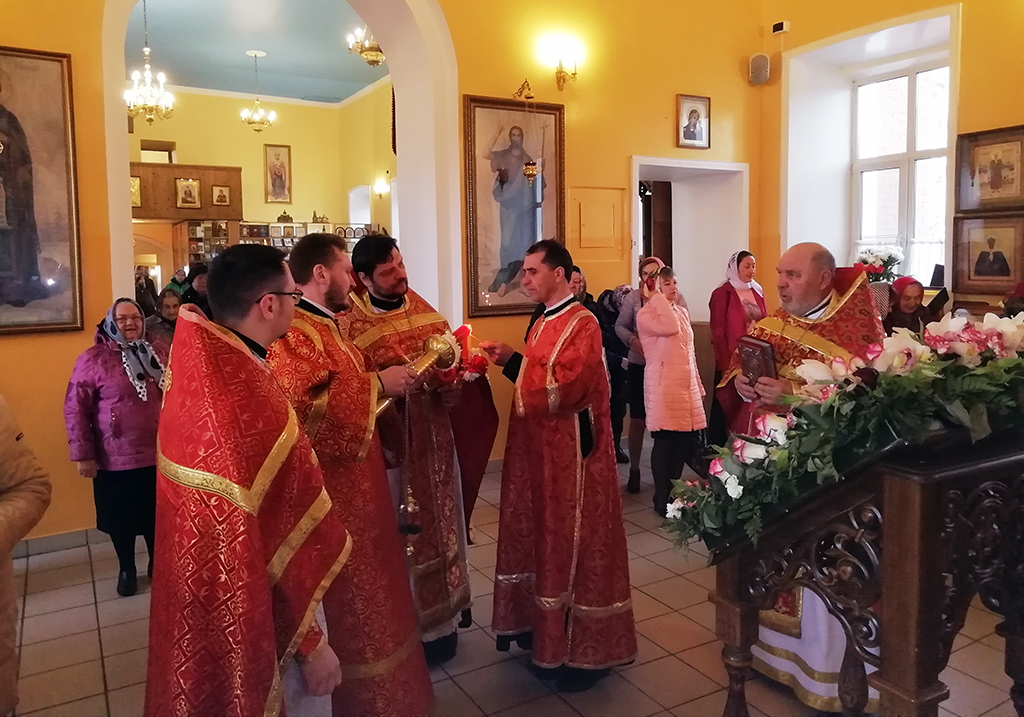 В четверг Светлой седмицы в нашем храме совершалась Божественная литургия