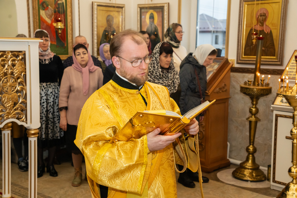 В Неделю 22-ю по Пятидесятнице митрополит Серафим совершил литургию в Троицком храме деревни Камайка