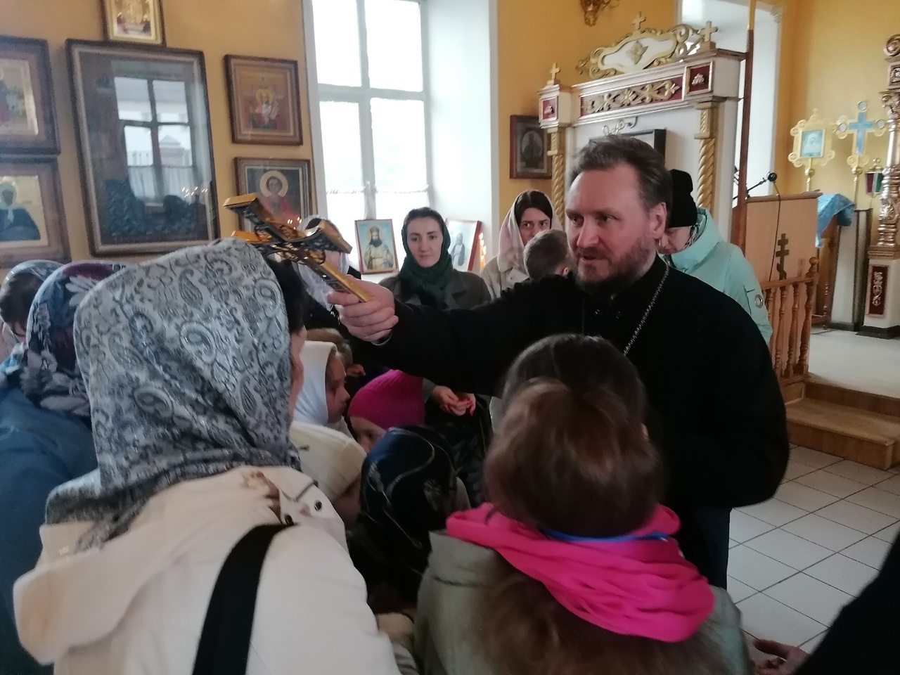 Иерей Сергий Карасёв встретился с учениками средней школы №1 города Спутник