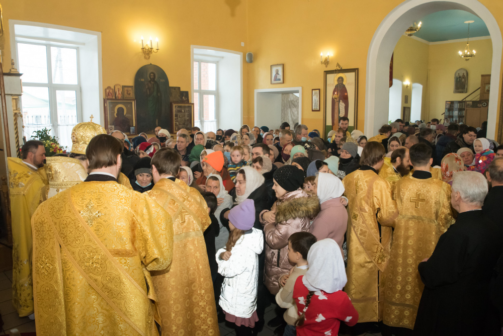 В день памяти святителя Николая Чудотворца митрополит Серафим совершил литургию в нашем храме