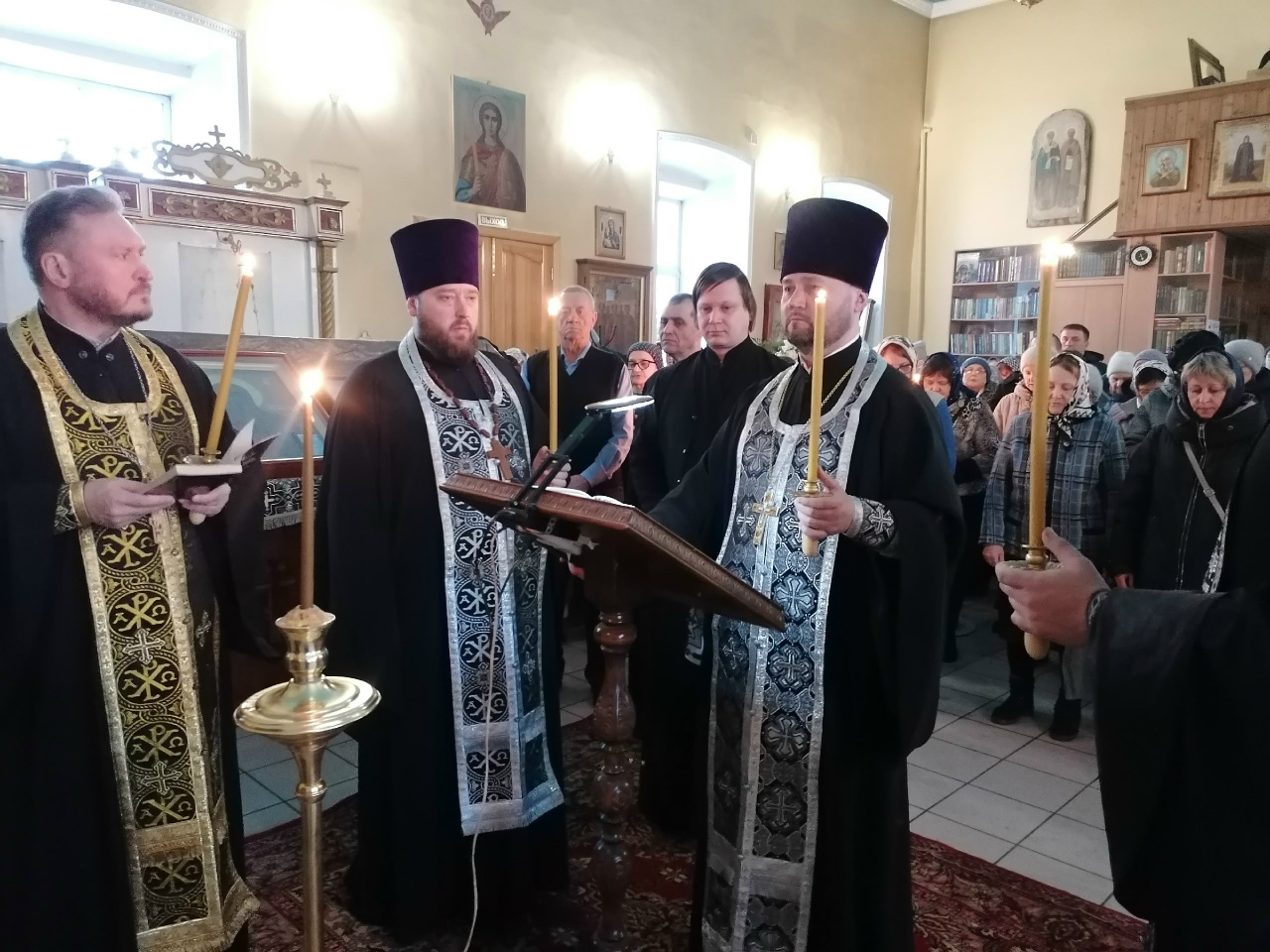 Протоиерей Александр Филиппов совершил повечерие с чтением первой части Великого покаянного канона преподобного Андрея Критского