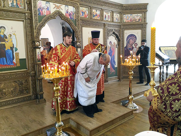 Митрополит Серафим совершил хиротонию священнослужителей