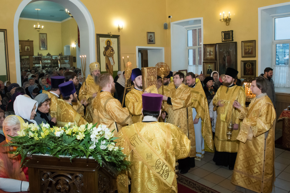 В престольный праздник митрополит Серафим совершил литургию в нашем храме  
