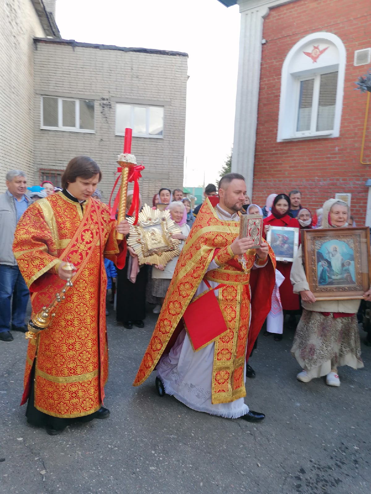  В четверг  Светлой седмицы протоиерей Александр Филиппов совершил Божественную литургию