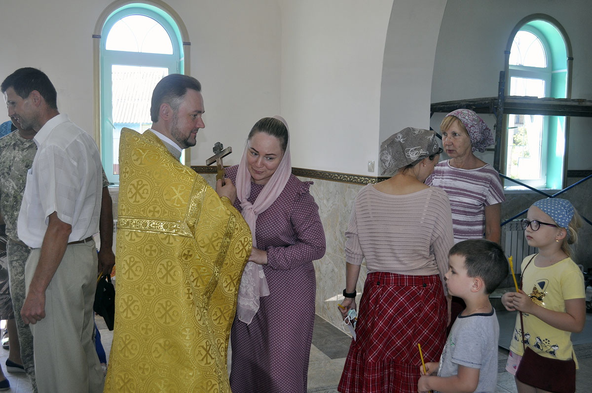 В строящемся храме в честь Святой Живоначальной Троицы в деревне Камайка был совершен водосвятный молебен