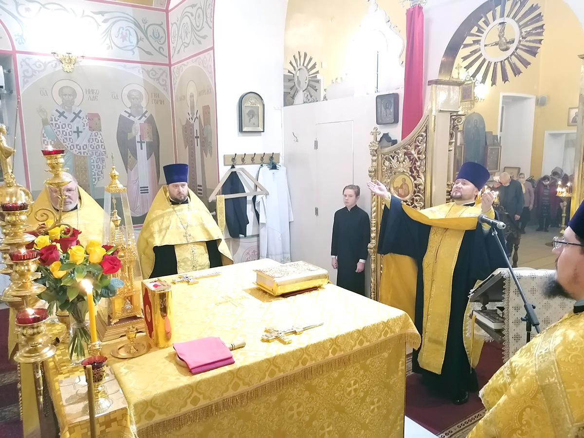 Всенощное бдение в канун престольного праздника святителя Николая Чудотворца