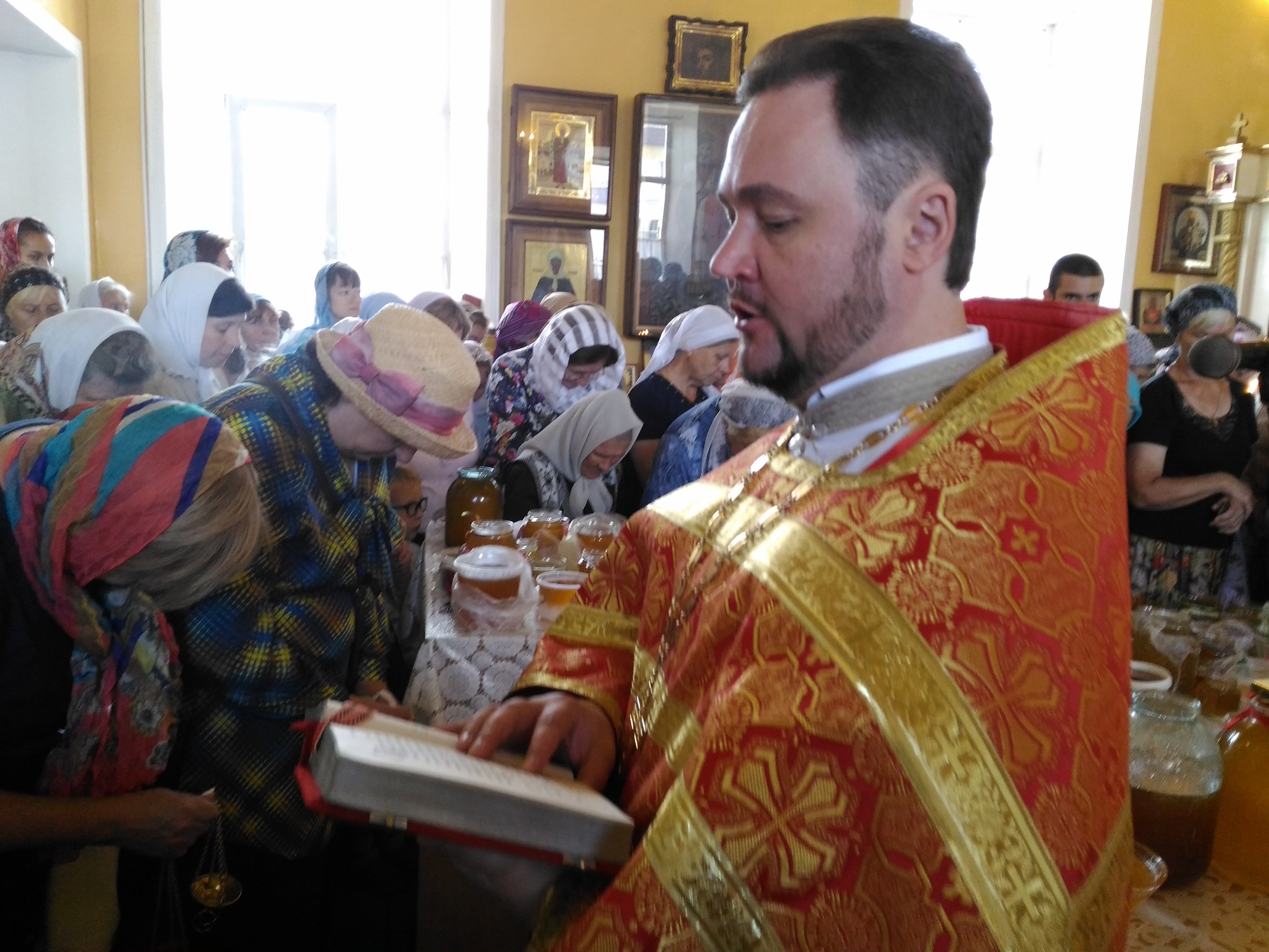 Праздник Происхождения (изнесения) Честных Древ Животворящего Креста Господня