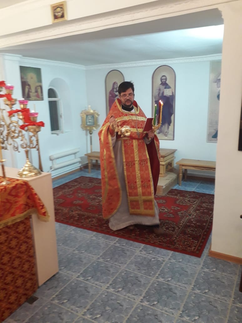 Иерей Сергий Беляков возглавил Пасхальную службу в Михайло-Архангельском молитвенном доме в с.Павло-Куракино 