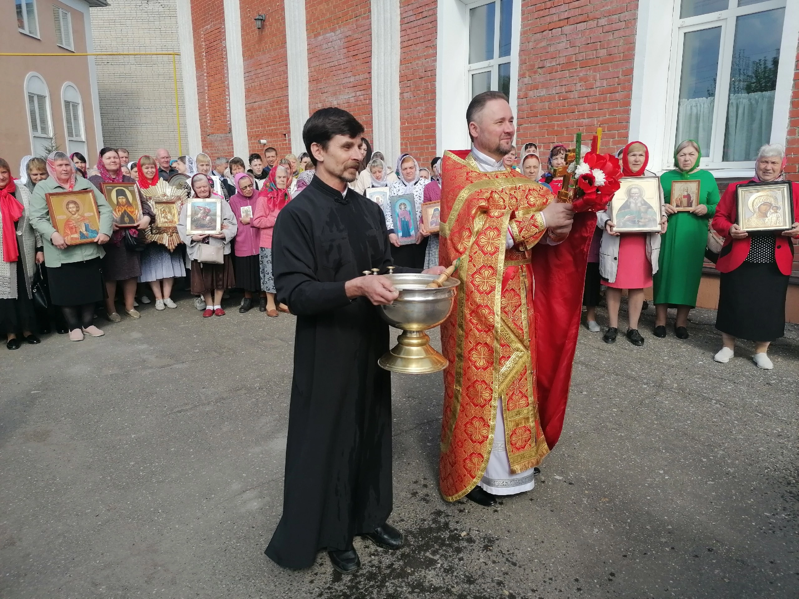 В субботу Светлой седмицы протоиерей Александр Филиппов совершил Божественную литургию