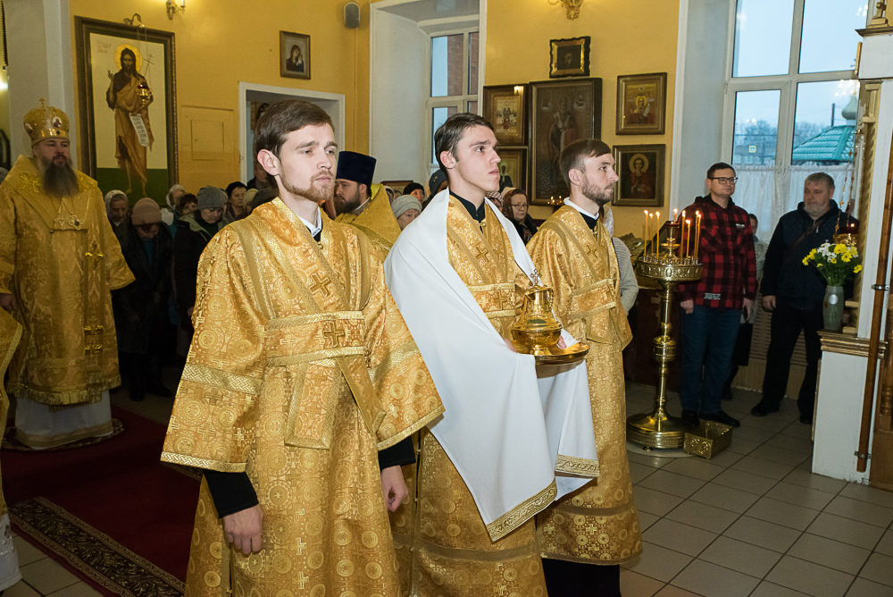 В престольный праздник митрополит Серафим совершил литургию в нашем храме