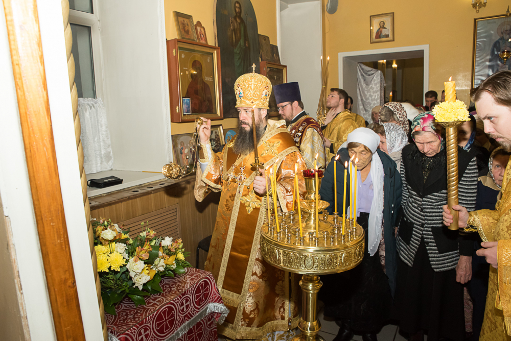 В канун престольного праздника митрополит Серафим возглавил всенощное бдение в нашем храме