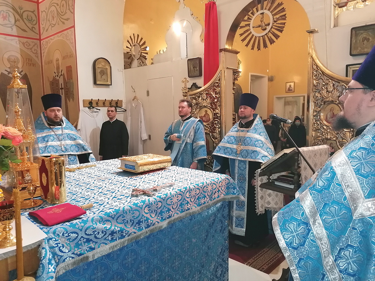 Всенощное бдение в канун праздника Сретения Господня