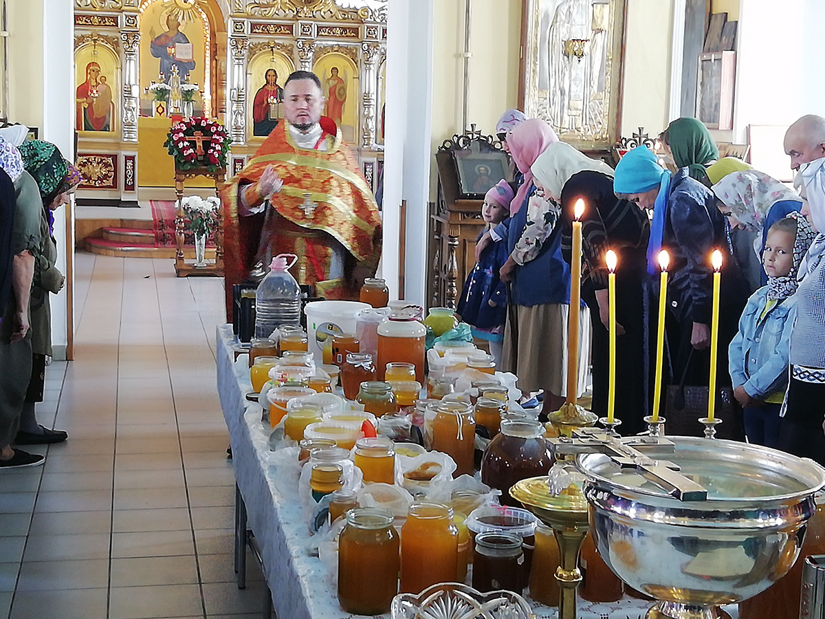 Празднование Происхождения (изнесения) Честных Древ Животворящего Креста Господня