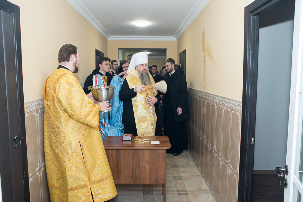 Протоиереи Александр Филиппов и Антоний Шварёв сослужили митрополиту Серафиму за литургией в Троицком храме в деревне Камайка