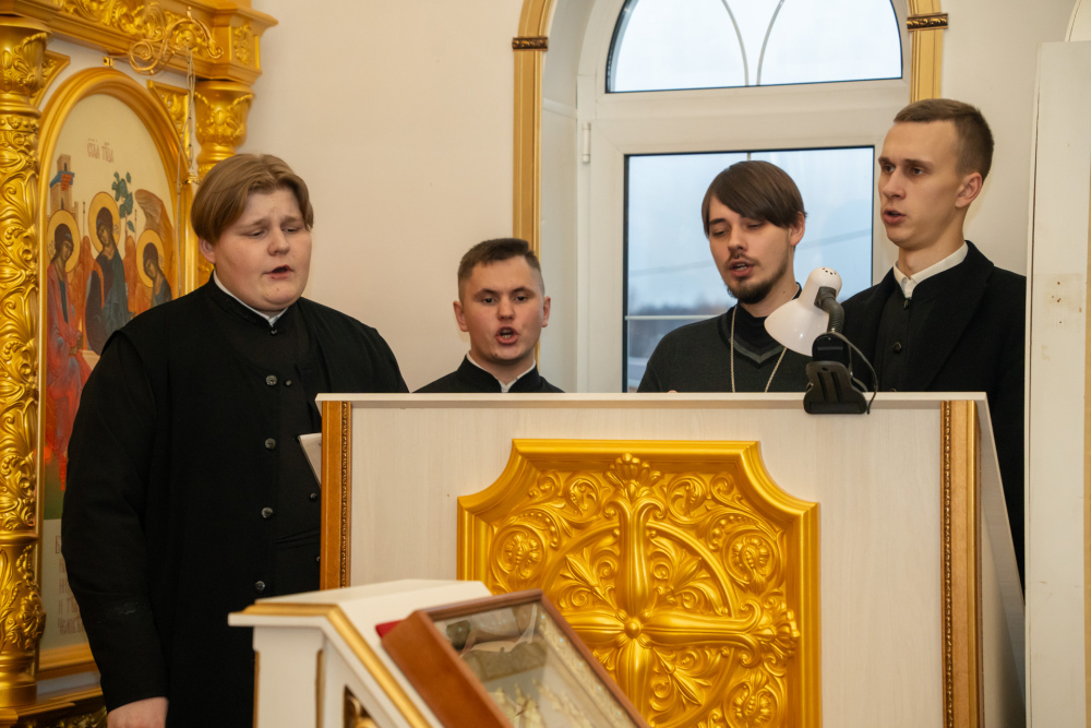 В Неделю 22-ю по Пятидесятнице митрополит Серафим совершил литургию в Троицком храме деревни Камайка
